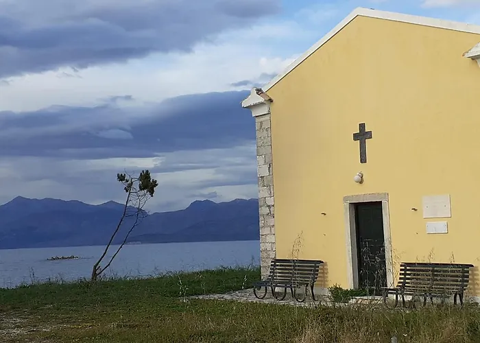 Mandola Corfu Períthia