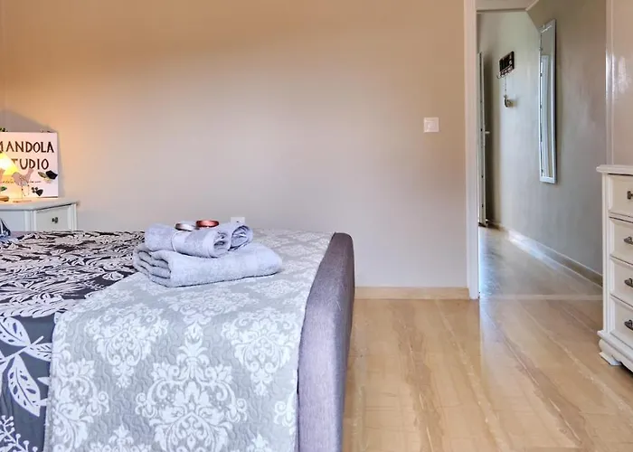 Mandola Corfu Períthia